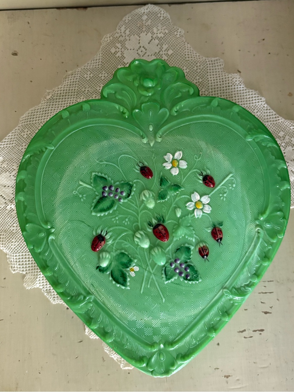 Fenton Chameleon Ladybug Glass heart shape box Green